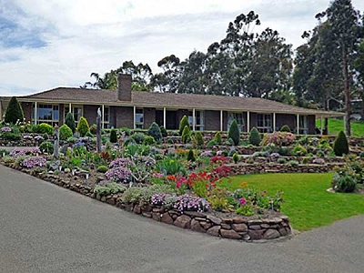 The home of
 Peg & Bill Chartres, Christmas Lane, 
	Lobethal.