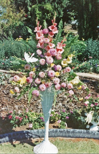 Photo - Wedding Pedistal Basket